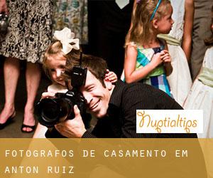 Fotógrafos de casamento em Antón Ruiz