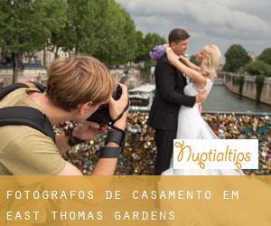Fotógrafos de casamento em East Thomas Gardens