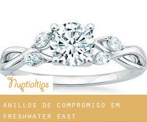 Anillos de compromiso em Freshwater East